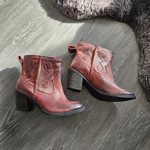 Seychelles Shoes - Seychelles women's leather distressed ankle  maroon boots